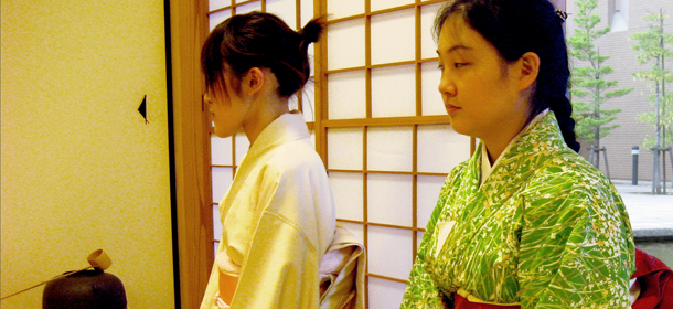 Kleider und Kulturen: Der Kimono